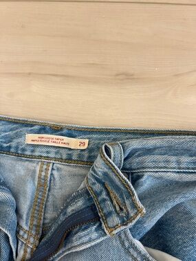 Levi High Loose Taper Light Wash Jeans - Size 29